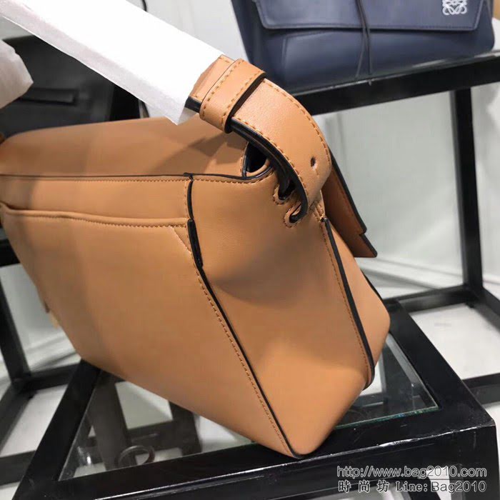 LOEWE羅意威 專櫃同步 Military Messenger 經典百搭信使包 男女同款 0169  jdl1078